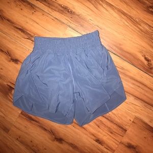 Lululemon track that shorts